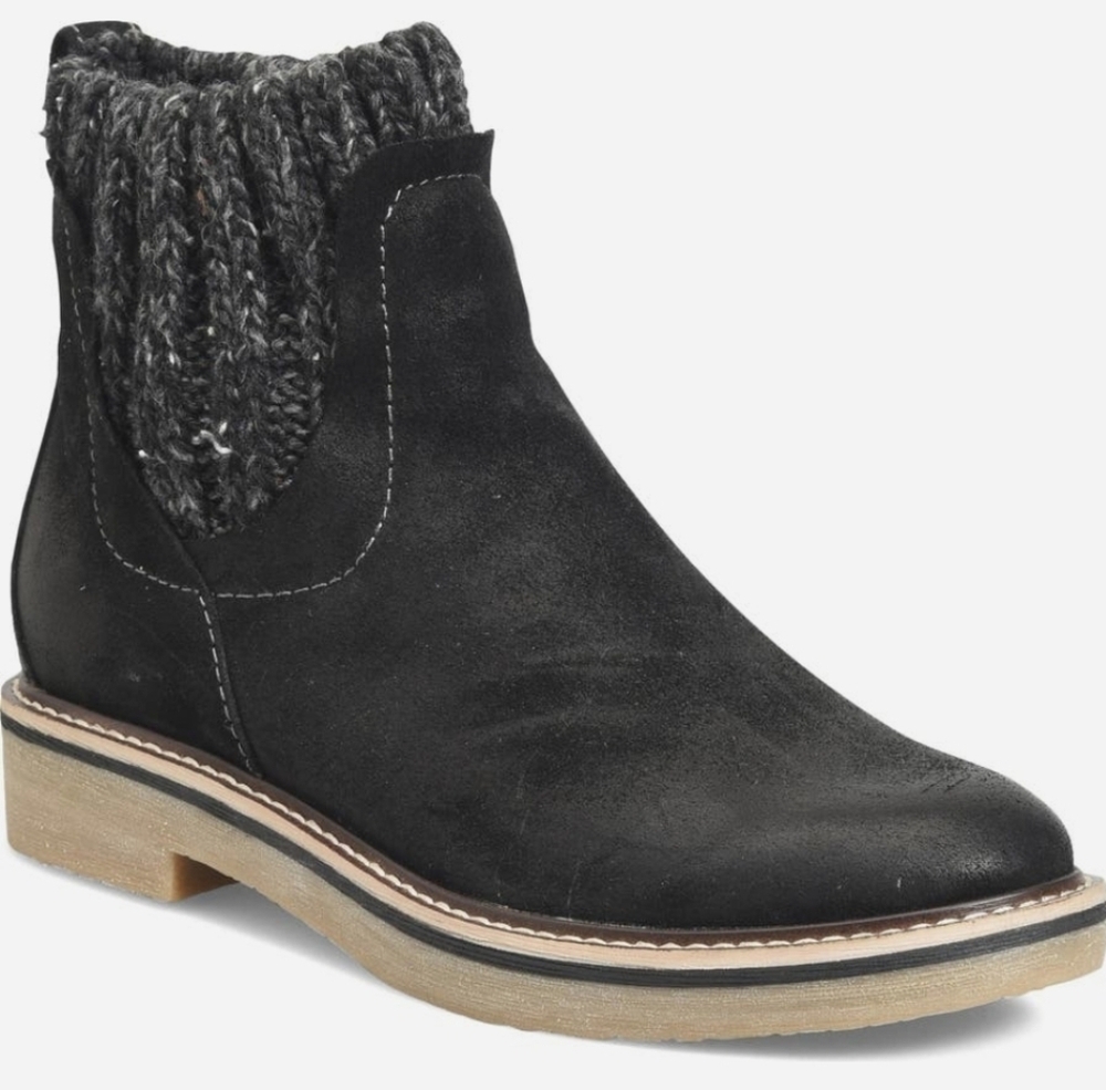 Comfortiva 6.5 Wide Leather Booties
